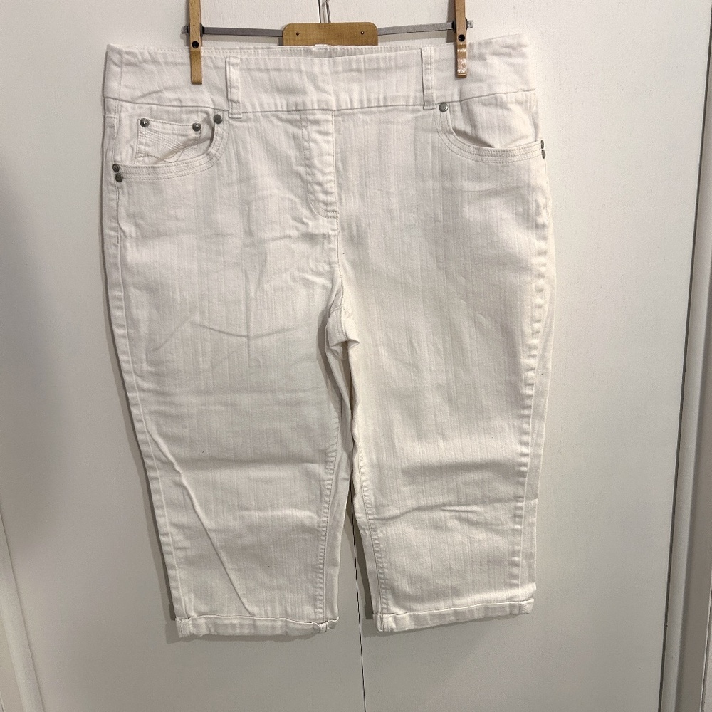 Reitmans Size 15 White Roll-Cuff Capri
